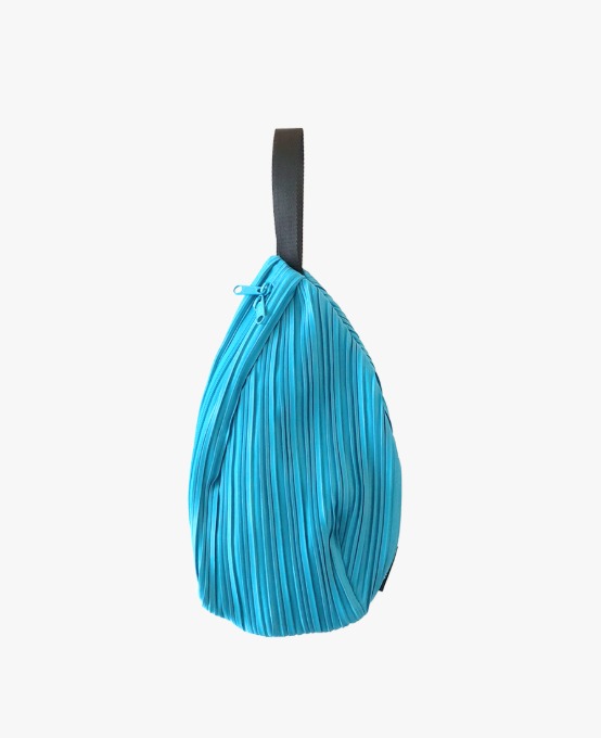 Sling bag in Bahama Blue